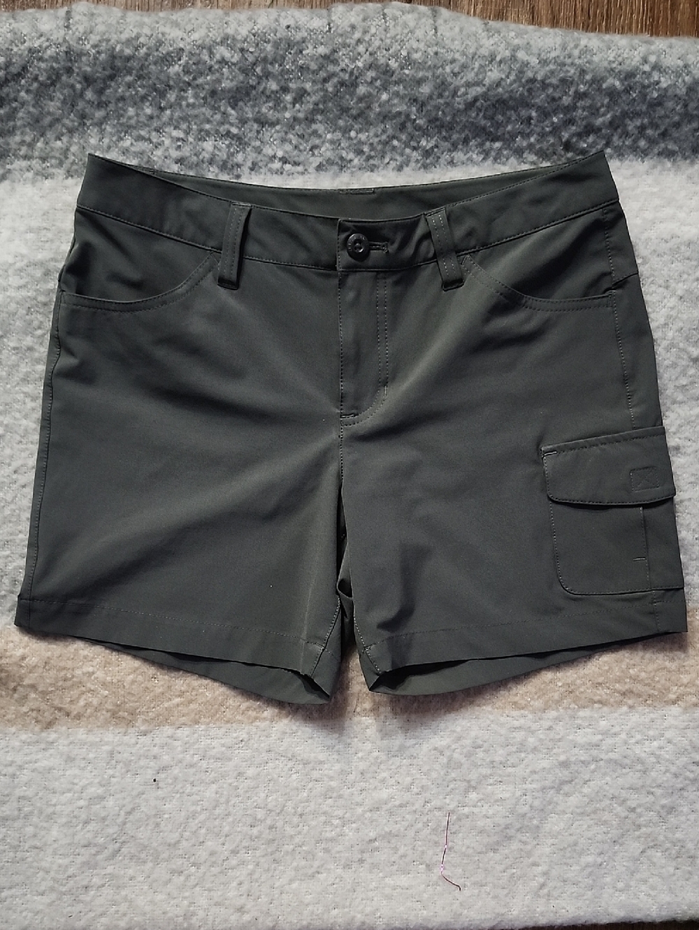 Eddie Bauer Women's Gray Cargo Hiking Shorts Sz 6 EUC Gorpcore Summer Wear